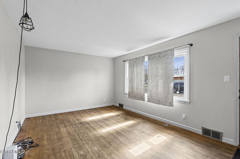3rd image of 1815 Curry Road
