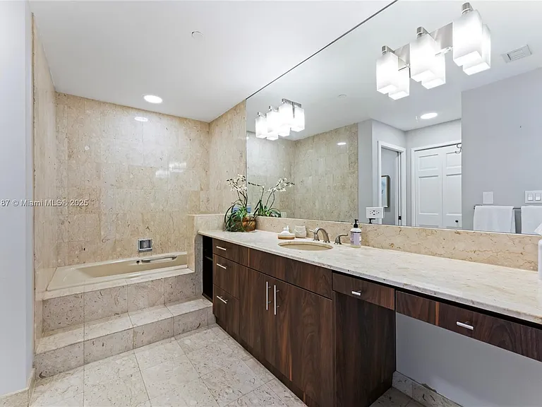 19133 Fisher Island Dr #19133 — Photo 42