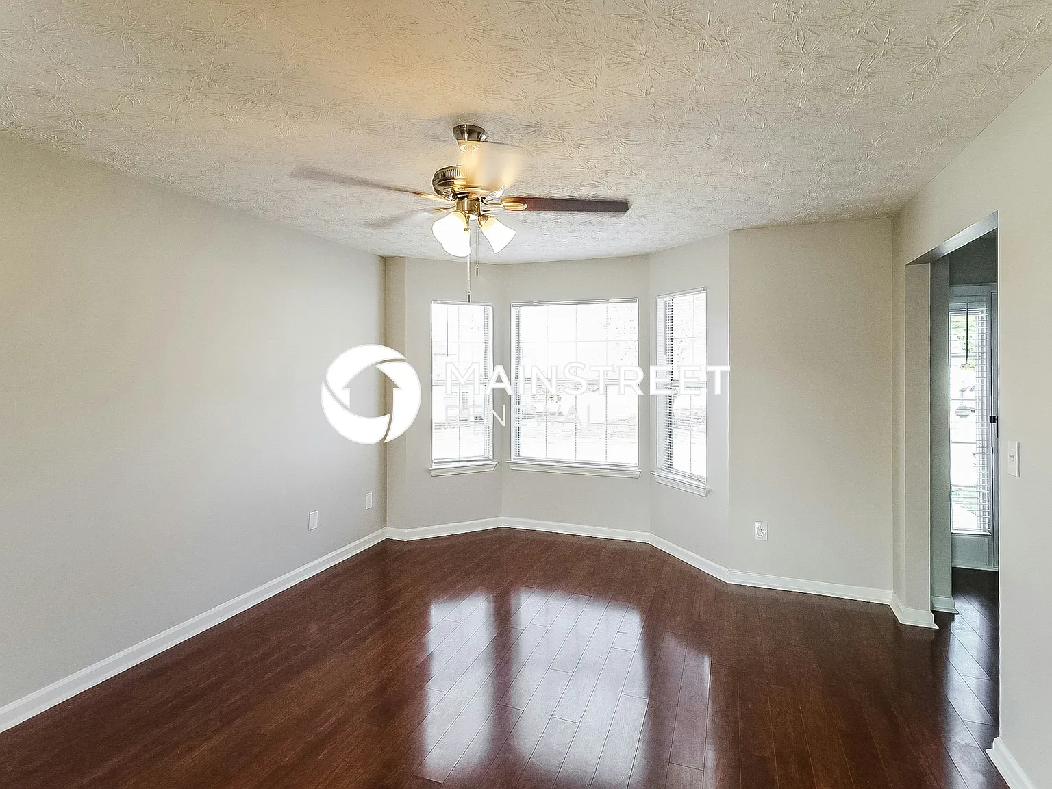 3057 N Oak Ct — Photo 2