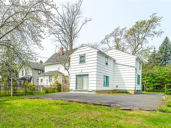 4th image of 184 Winterroth St