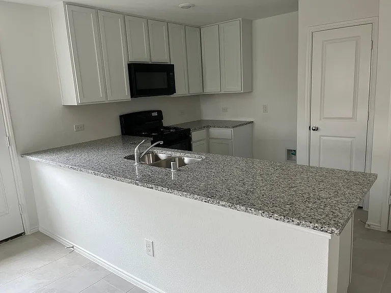 1507 Forge Pond Ln — Photo 4