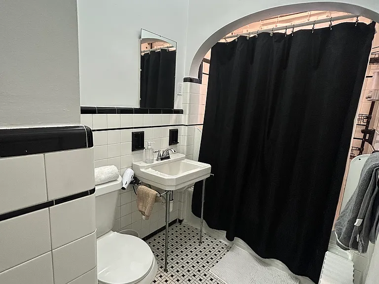 417 W Delavan Ave #2 — Photo 15