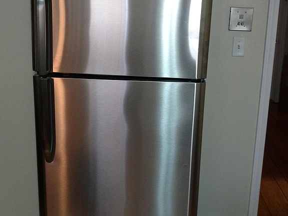 New 17 cu ft fridge in stainless steel