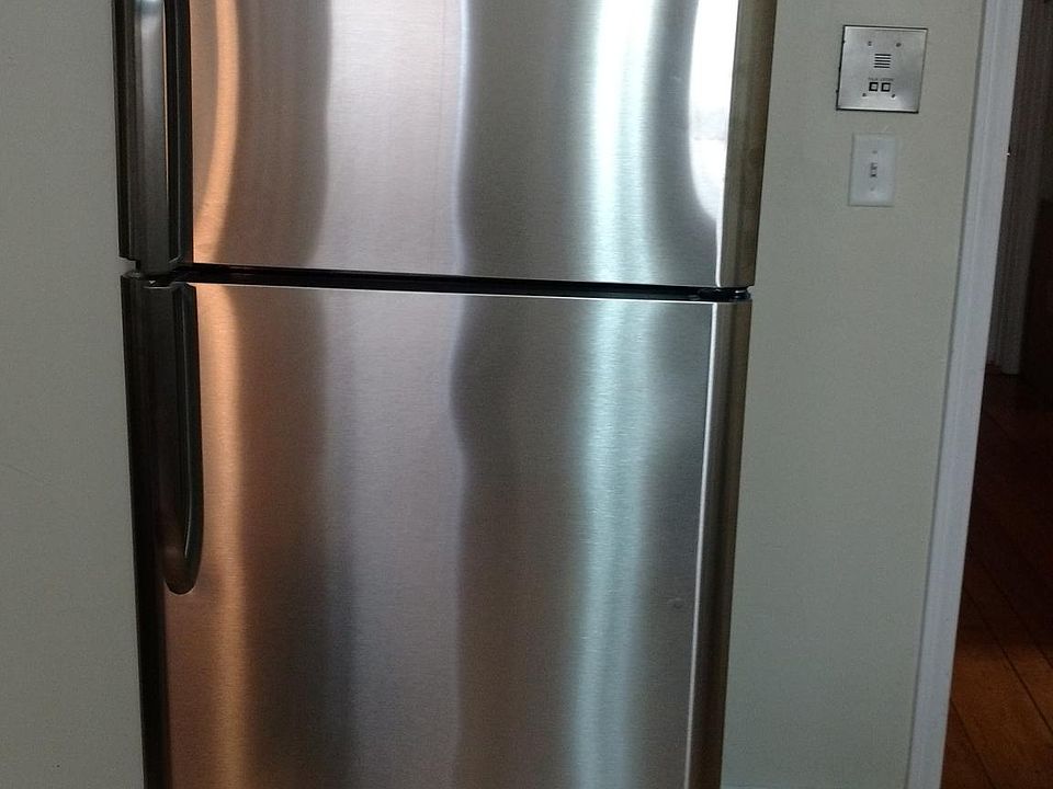 New 17 cu ft fridge in stainless steel