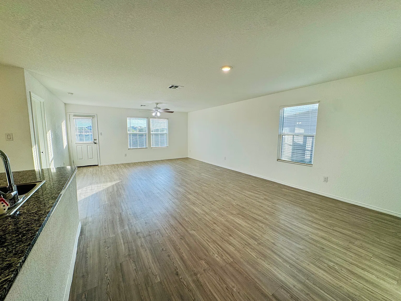 4 bed, 1667 sqft, $1,900 — Photo 3