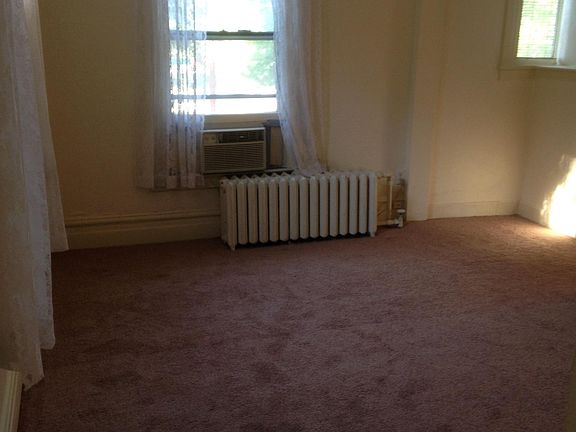 2nd image of 429 Forest Ave #2W