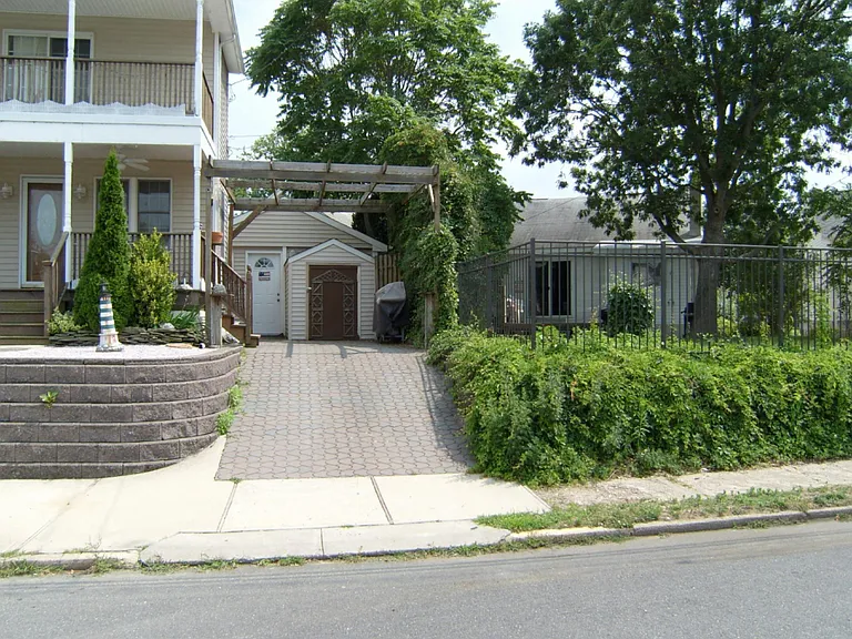 327 New Bedford Rd #COTTAGE — Photo 1