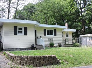 1 Elm St E, Highland Lakes, NJ 07422