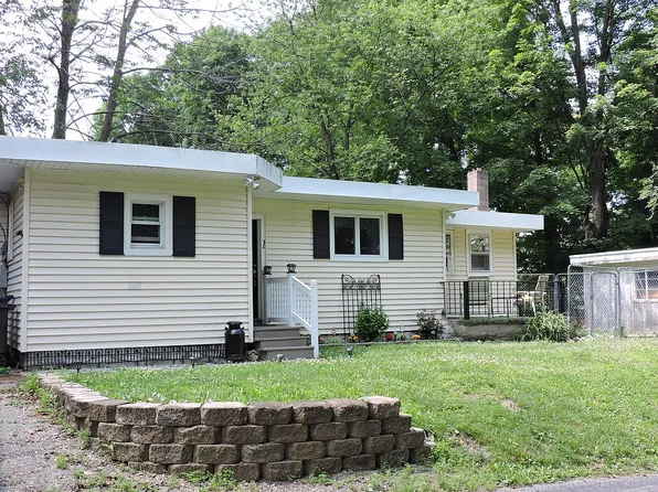 1 Elm St E, Highland Lakes, NJ 07422