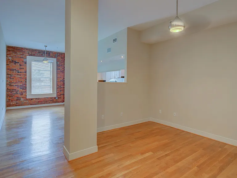 Montgomery Square Apartments — Photo 10