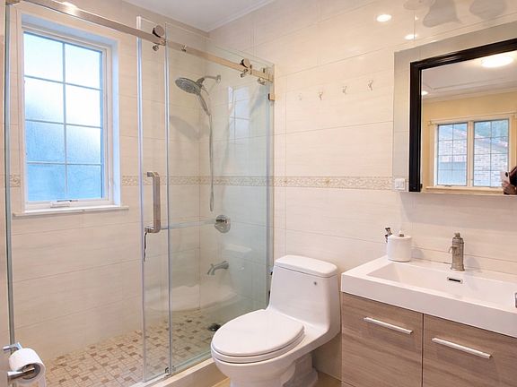 2nd image of 18914 45th Rd Floor 1