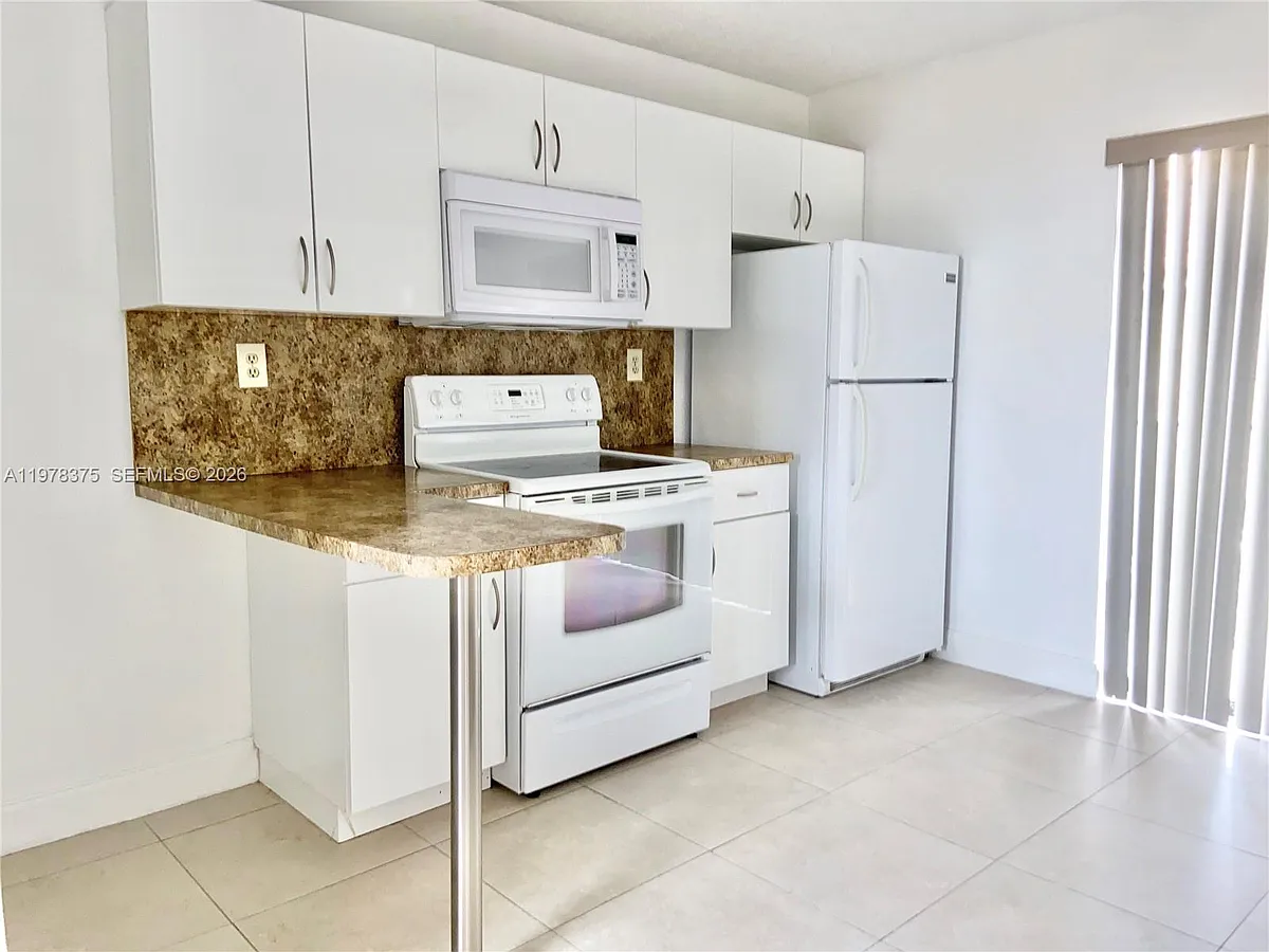 Building Photo - 2740 W 62nd St #203