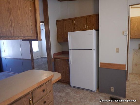 3rd image of 1002 W F St