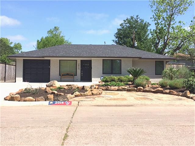 WELCOME HOME! Check out the circle driveway that offers plenty parking space for all your guests.
