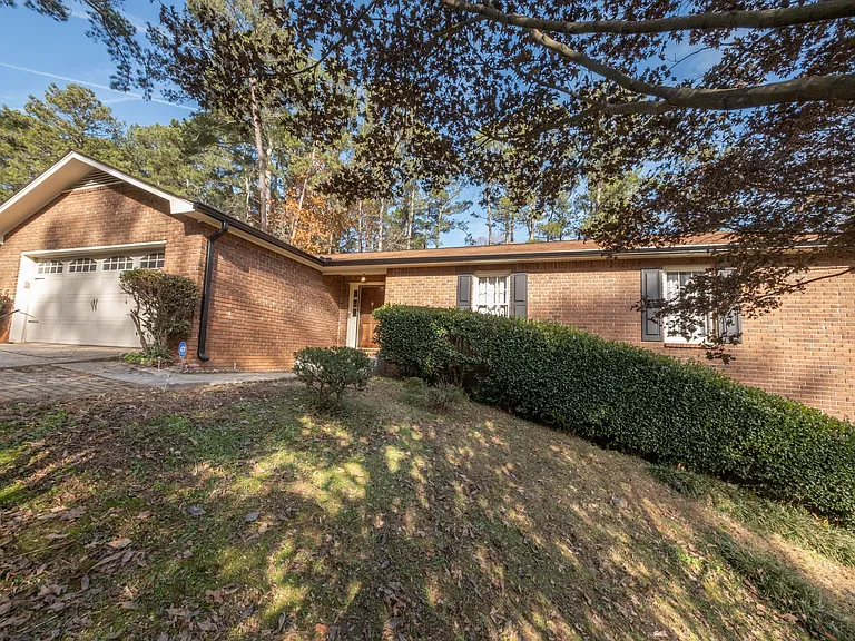 140 Nina Celeste Ln — Photo 33