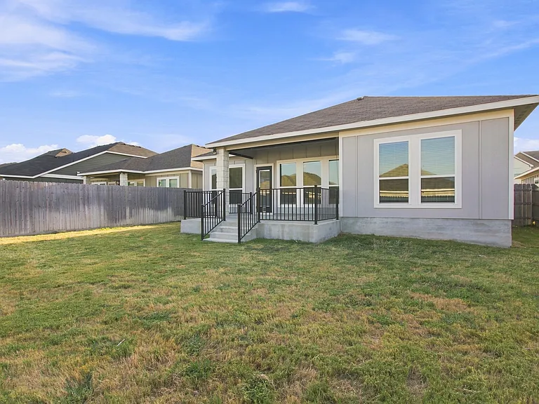 2827 Fox River Dr — Photo 30