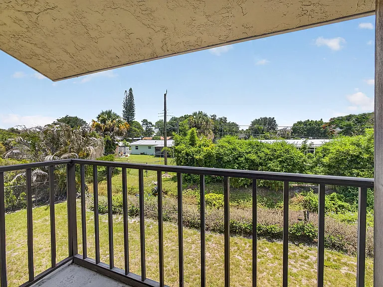 708 SW Gardens Blvd — Photo 21