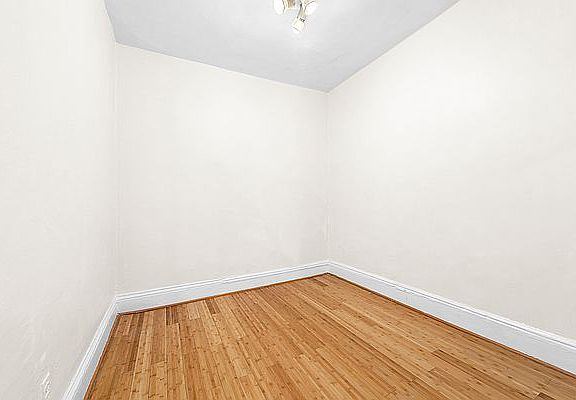 3rd image of 446 W 49th St APT 4A