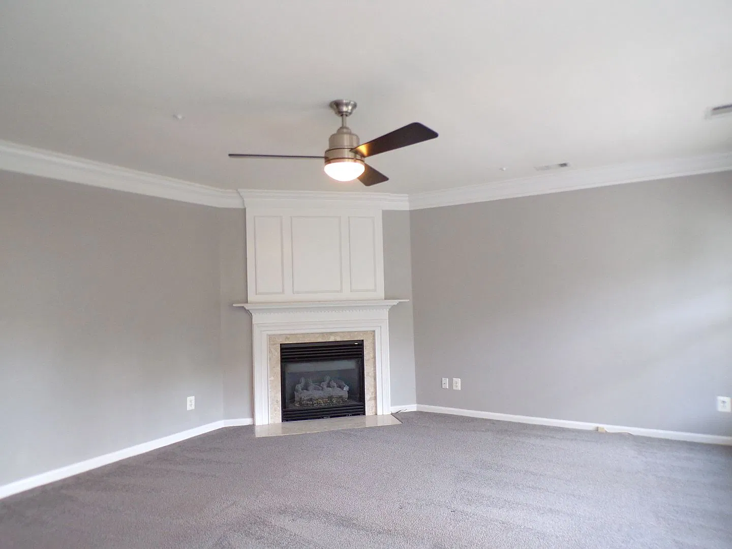 Two Bedroom, Two Level Condo Near Van Dorn Metro — Photo 3