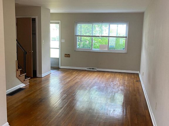 3rd image of 3104 Northwest Blvd #2