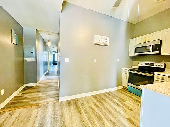 2nd image of 2851 Pennsylvania Ave #2F