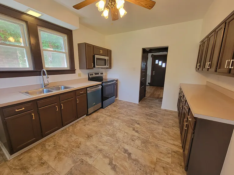 632 Hill Top Dr — Photo 22