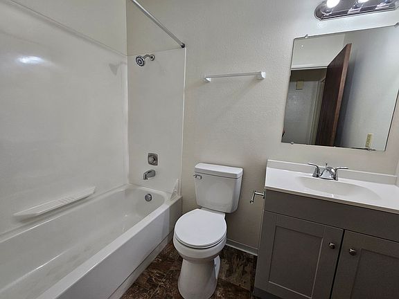 5th image of 1411 Stoddard St APT 2