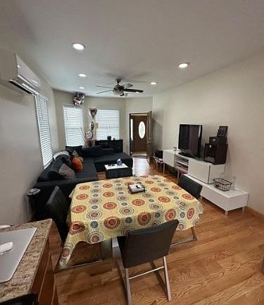 5th image of 35 Gould Pl Floor 1