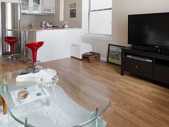 3rd image of 150 W 51st St APT 1010