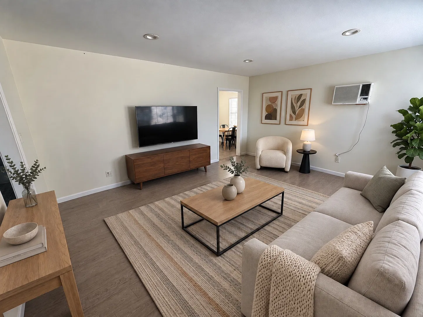 2 bed, 700 sqft, $2,700 — Photo 1