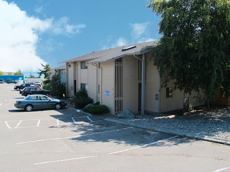 2nd image of 455 SE Barrington Dr APT 204
