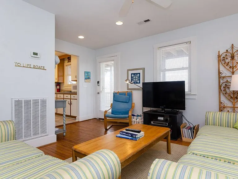 8B Sunset Ave #B — Photo 5