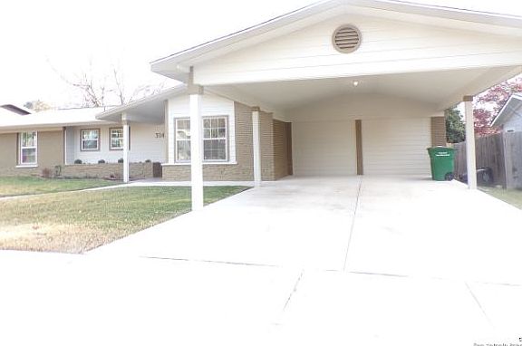 3rd image of 314 Pinewood Ln