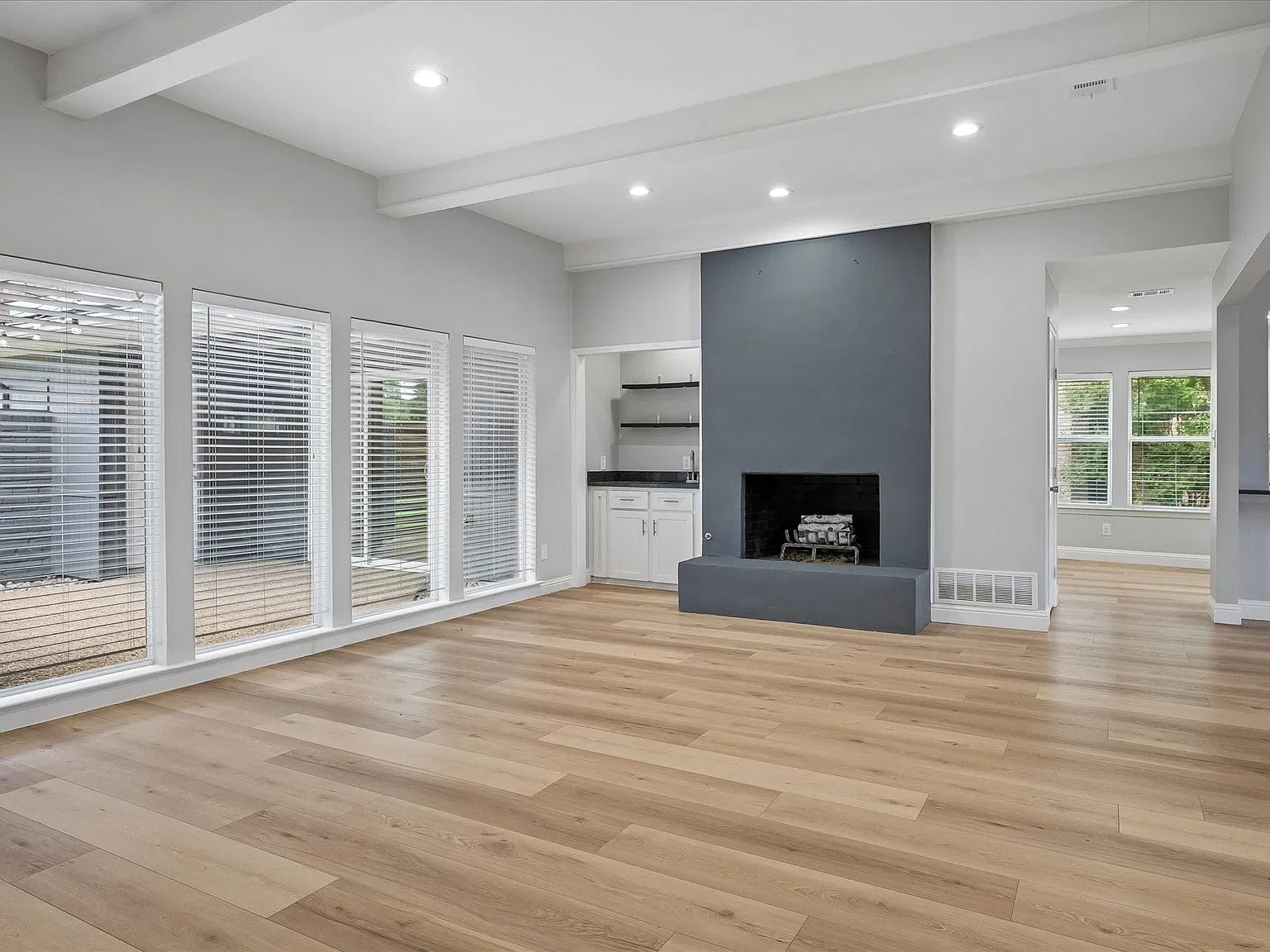 3 bed, 2.5 bath, 2190 sqft, $4,000 — Photo 4