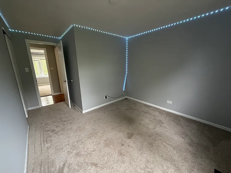 1927 Governors Ln — Photo 15