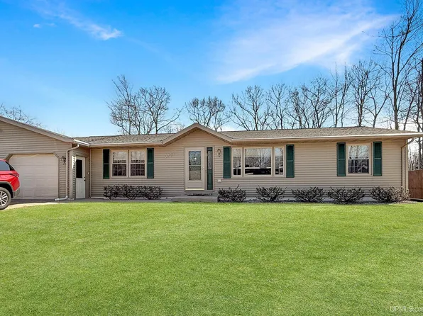 2709 6th Ave W, Gladstone, MI 49837