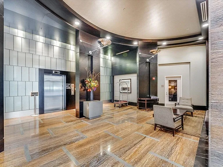 1125 Maxwell Ln #Penthouse 1221 — Photo 24