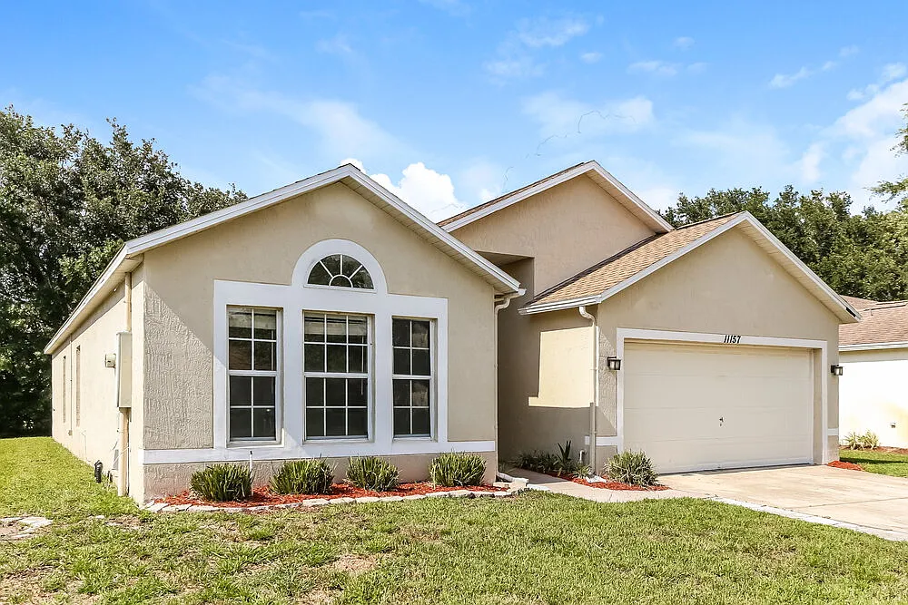 3 bed, 2.0 bath, 1865 sqft, $2,220 — Photo 3