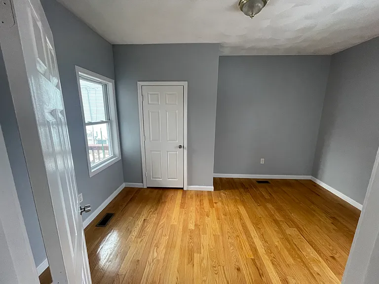 409 Pawtucket St — Photo 7