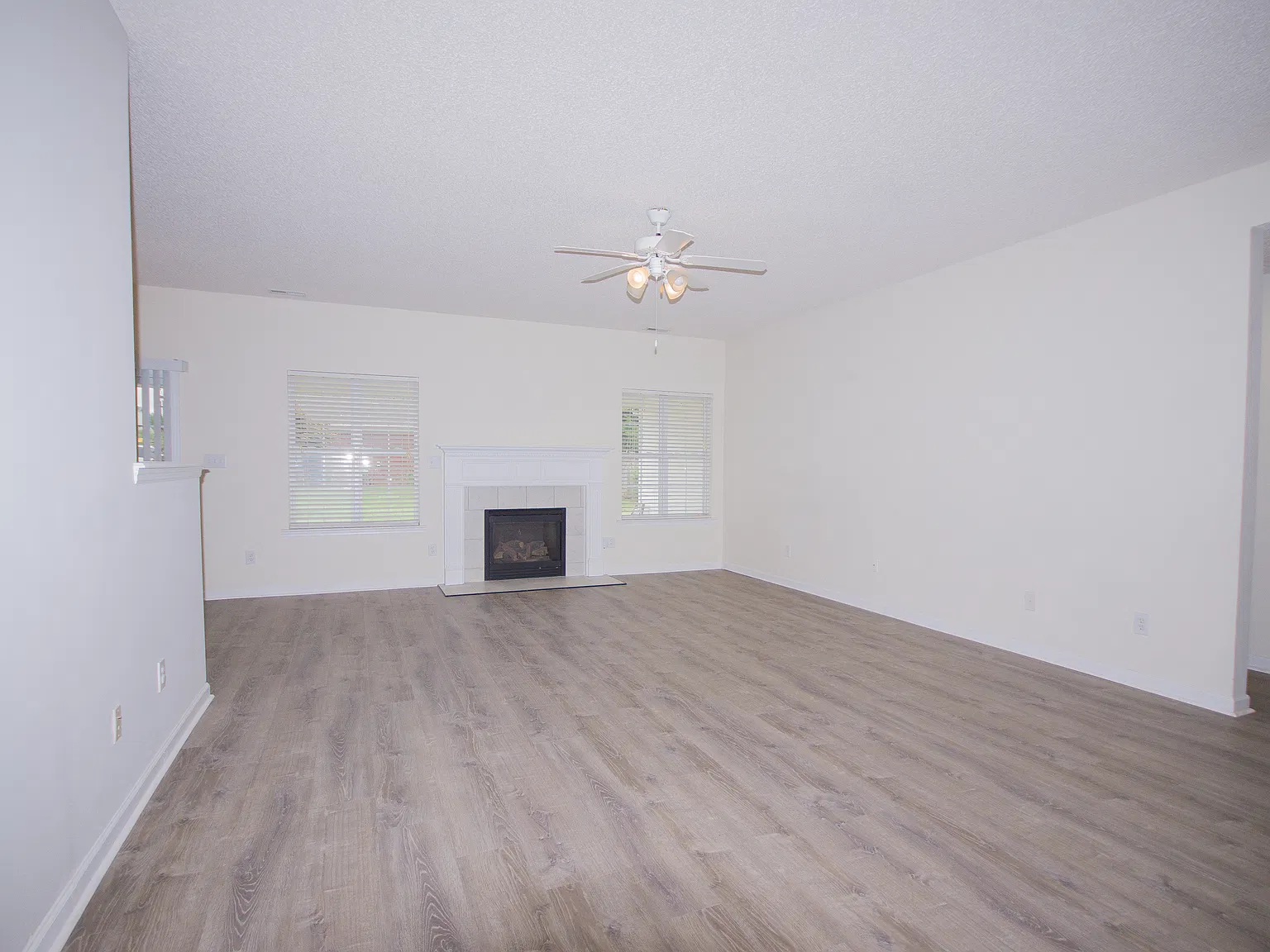 4 bed, 2000 sqft, $1,850 — Photo 4