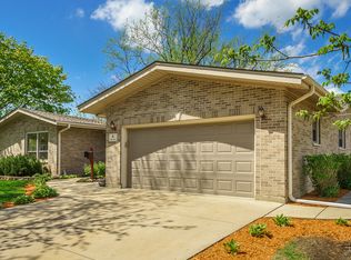 6 Collen Dr, Lombard, IL 60148