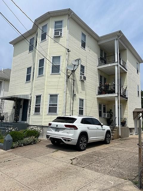 2nd image of 133 Sabin St