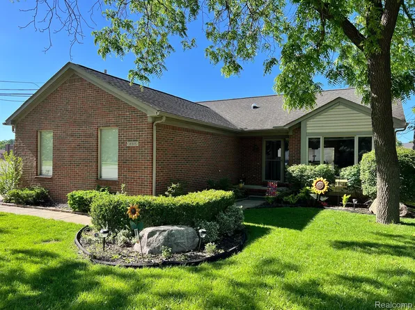 16505 Masonic Blvd, Fraser, MI 48026