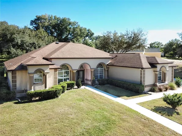 3942 Oak Pointe Dr, Lady Lake, FL 32159