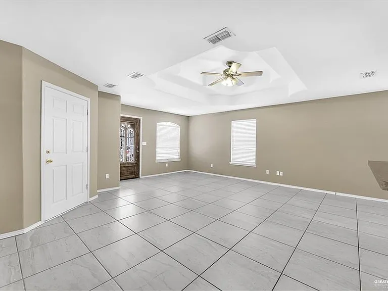 1933 River Bend Dr — Photo 2