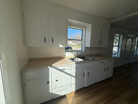 3rd image of 1415 E Barton Ave