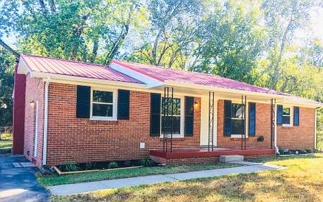 1st image of 124 Rainbow St