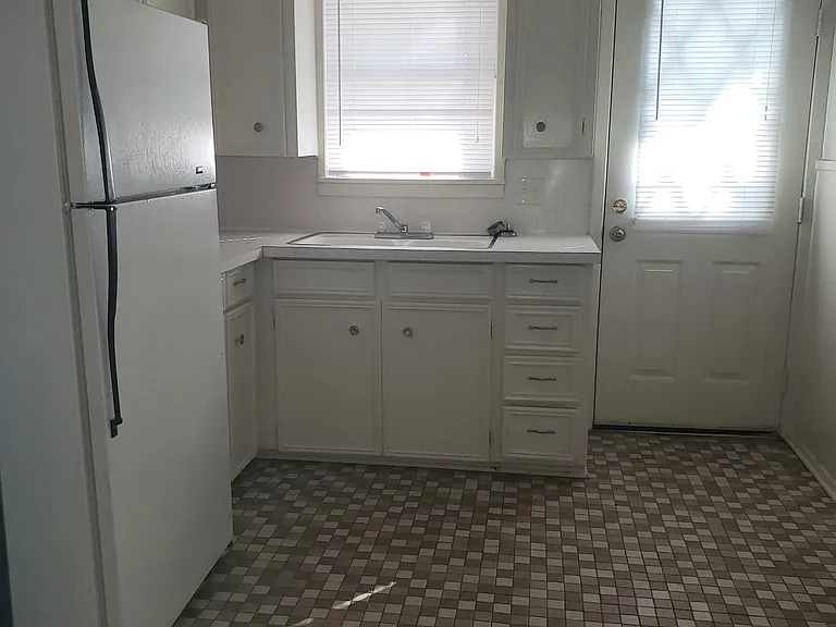 1439 S Rusk St — Photo 11