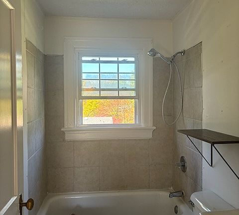 5th image of 4417 Goodview St