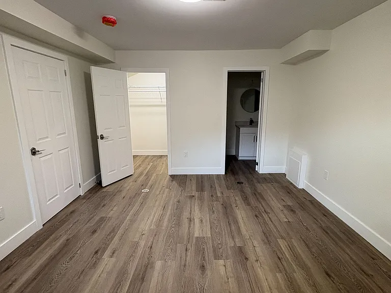 145 Riverhead Dr #BASEMENT — Photo 7